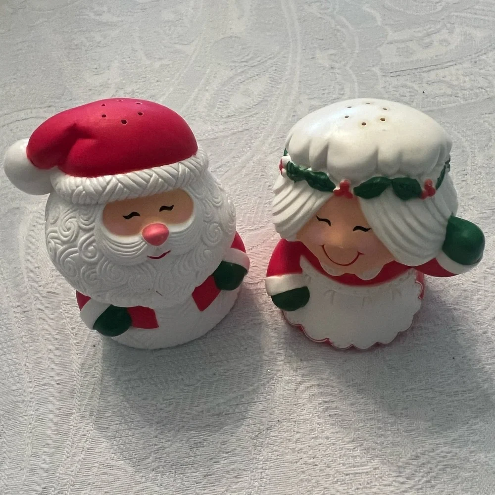 Hallmark Vintage 80s Santa Claus salt/pepper Set - Picture 2 of 3